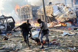 Une bombe a explosé devant l'hôtel Safari à Mogadishu, Somalie le 14 octobre 2017.
