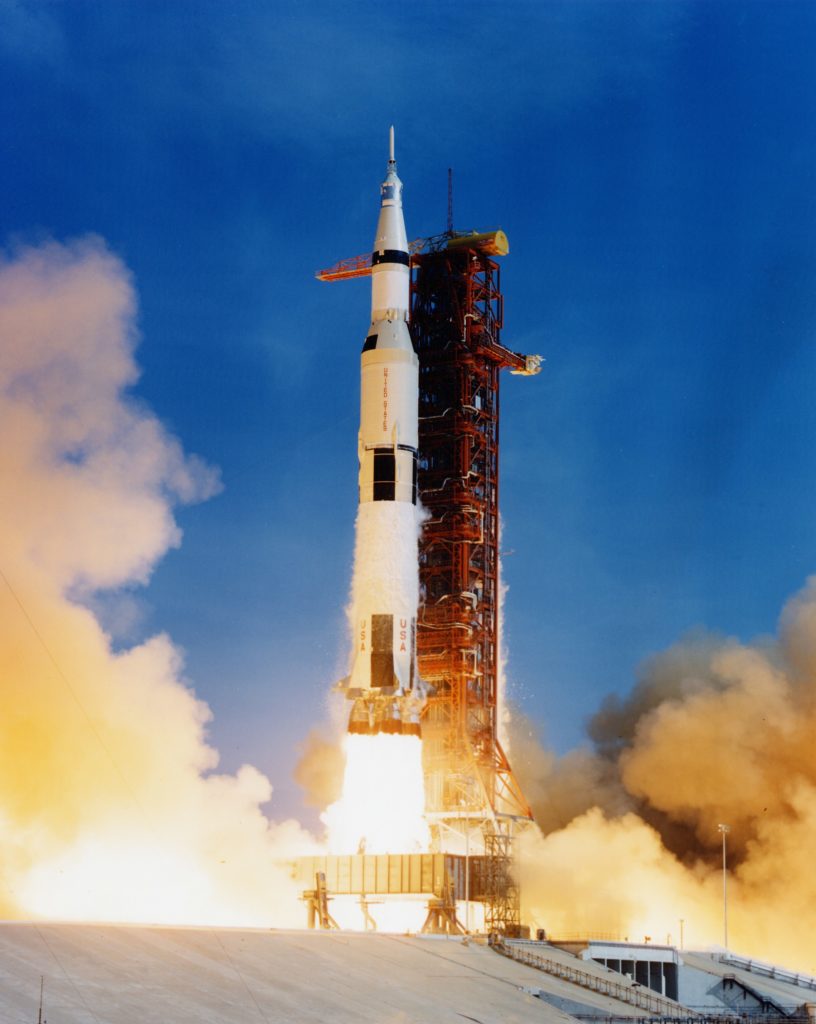 Apollo_11_Saturn_V_lifting_off_on_July_16,_1969